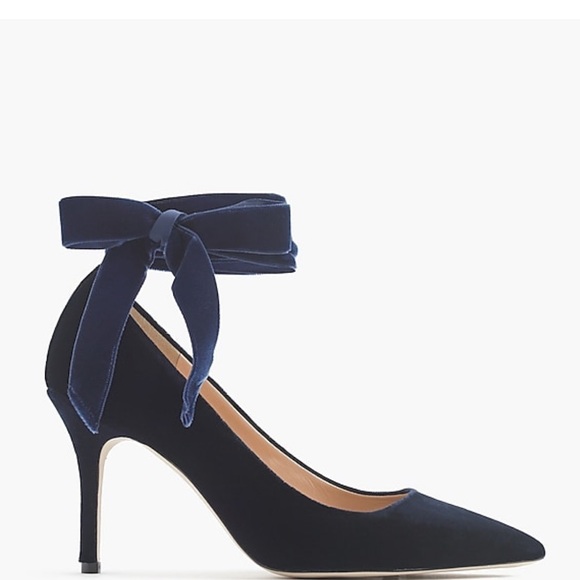 navy blue velvet pumps